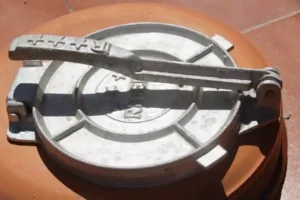 tortilla press for making mexican corn tortillas