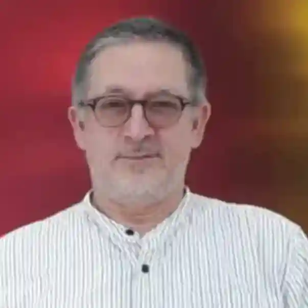 Portrait of Manuel Ponce, osteopath, on a red background